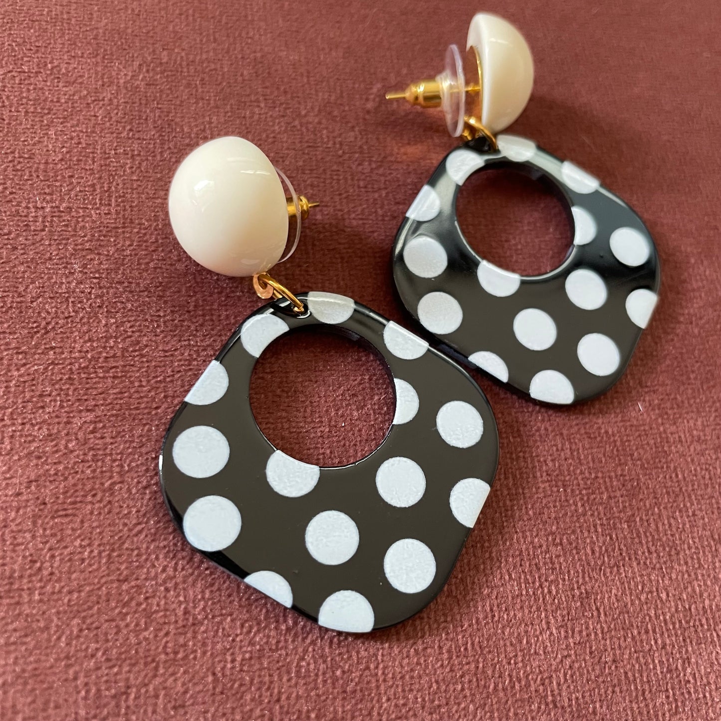 Aretes Lunares blancos